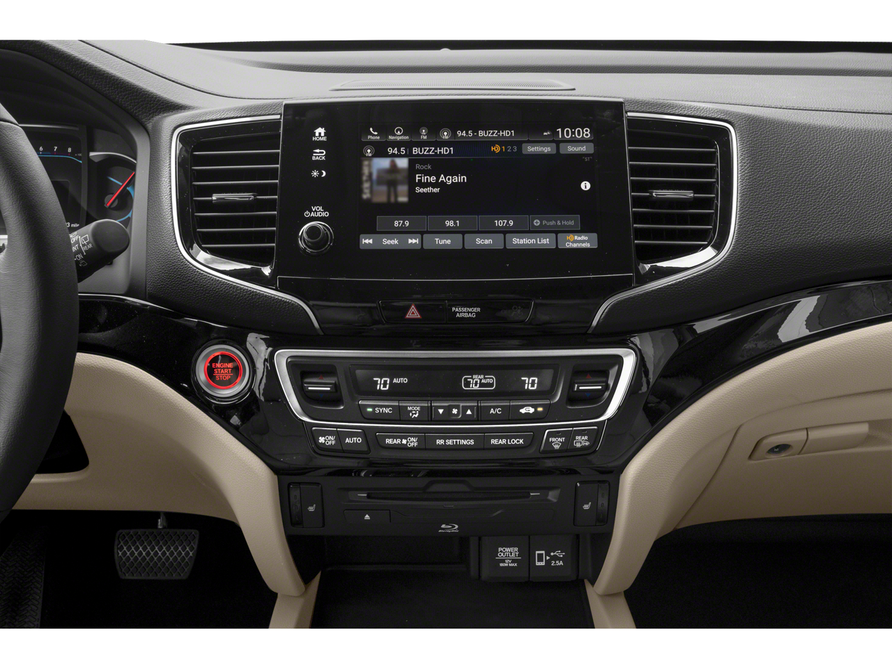 2022 Honda Pilot Touring w/Rear Captain's Chairs