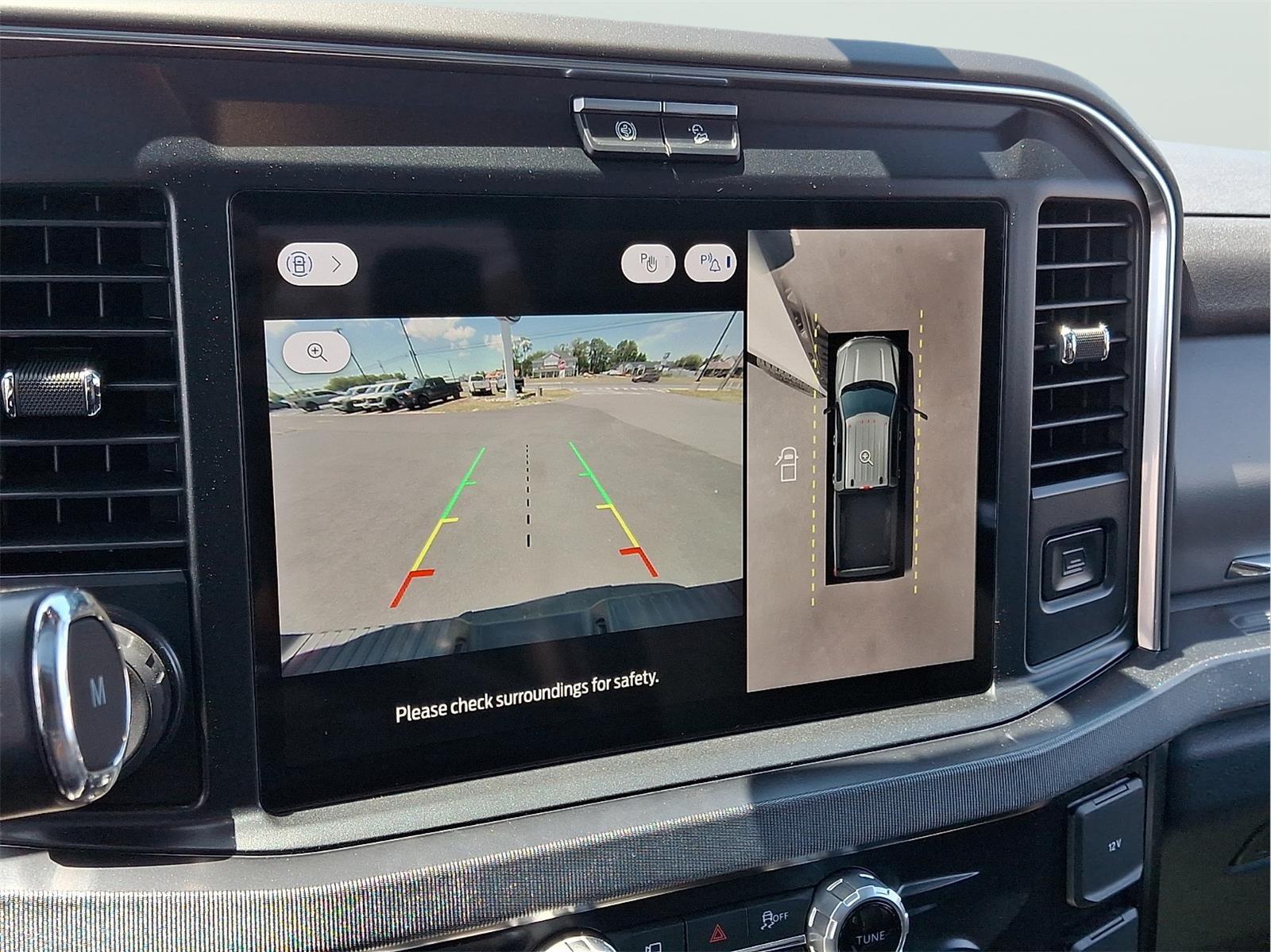 2025 Ford F-250 Super Duty Platinum - Photo 14