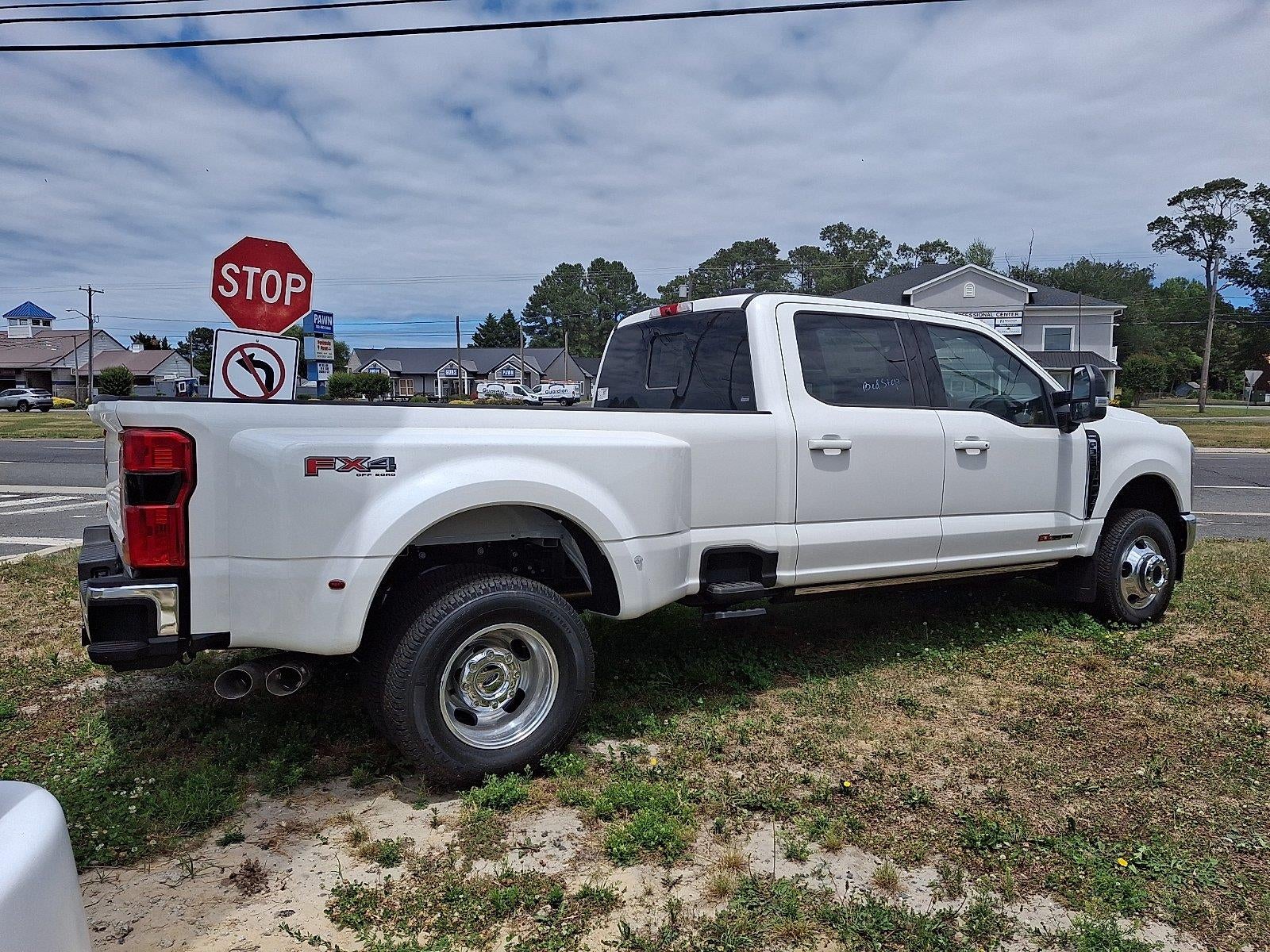 2026 Ford Super Duty F-350 Drw Lariat