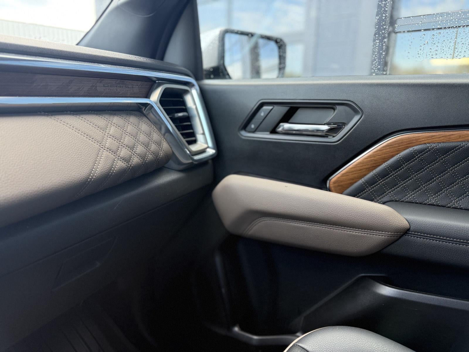 2024 GMC Canyon 4WD Denali