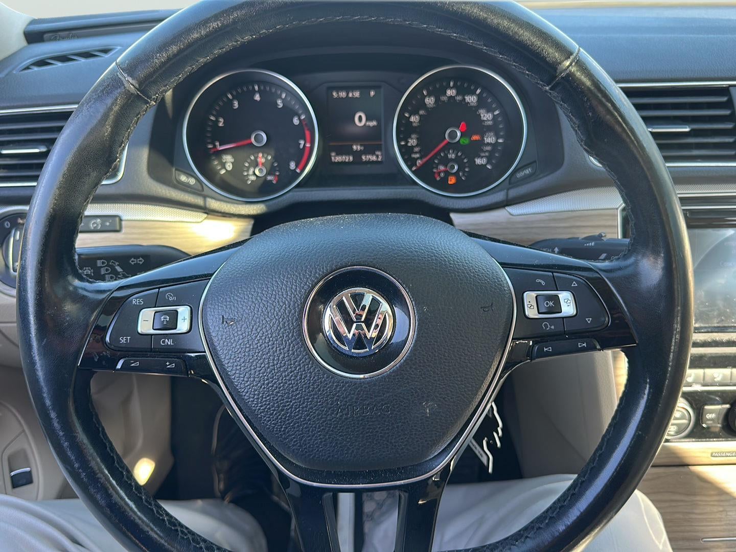 2017 Volkswagen Passat 1.8T SEL Premium