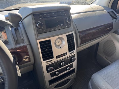 2010 Chrysler Town & Country LX