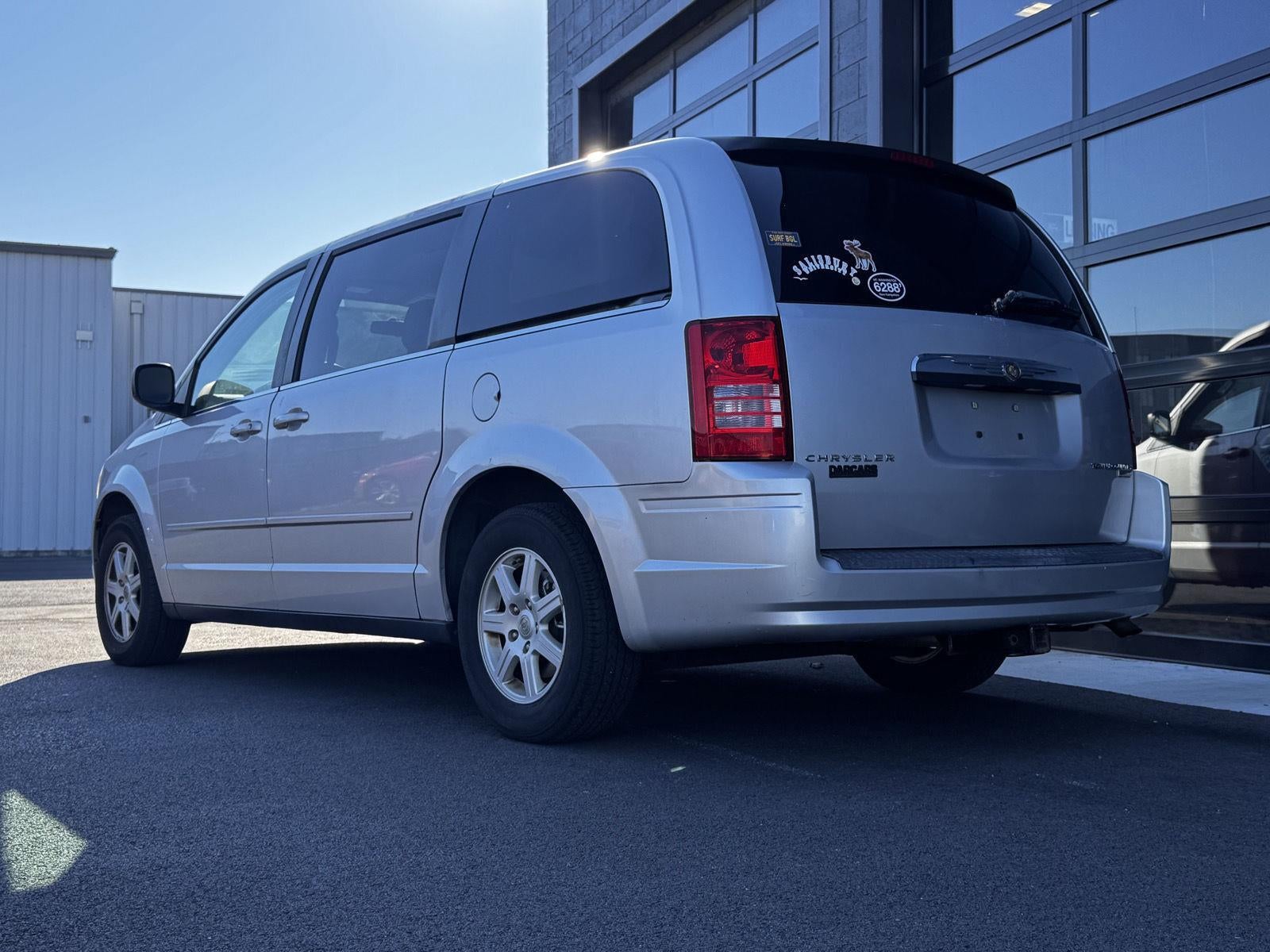 2010 Chrysler Town & Country LX