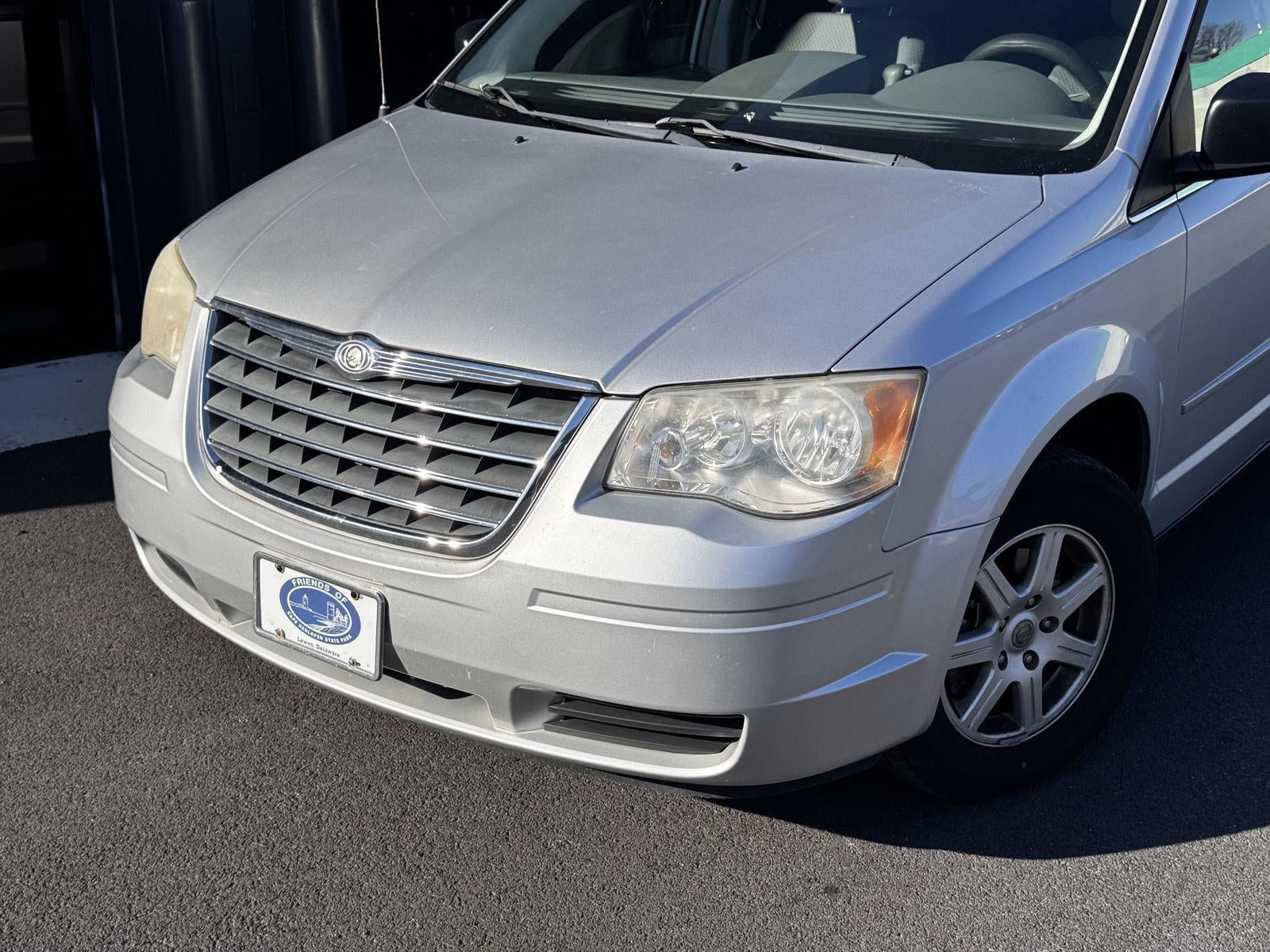 2010 Chrysler Town & Country LX