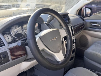 2010 Chrysler Town & Country LX