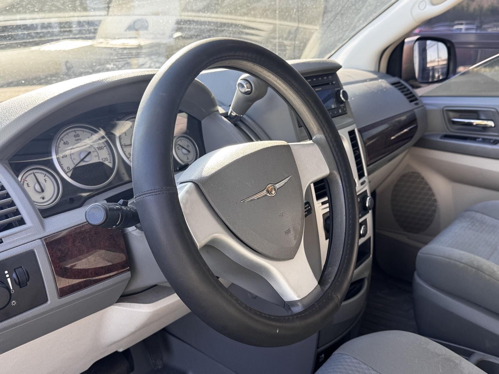 2010 Chrysler Town & Country LX