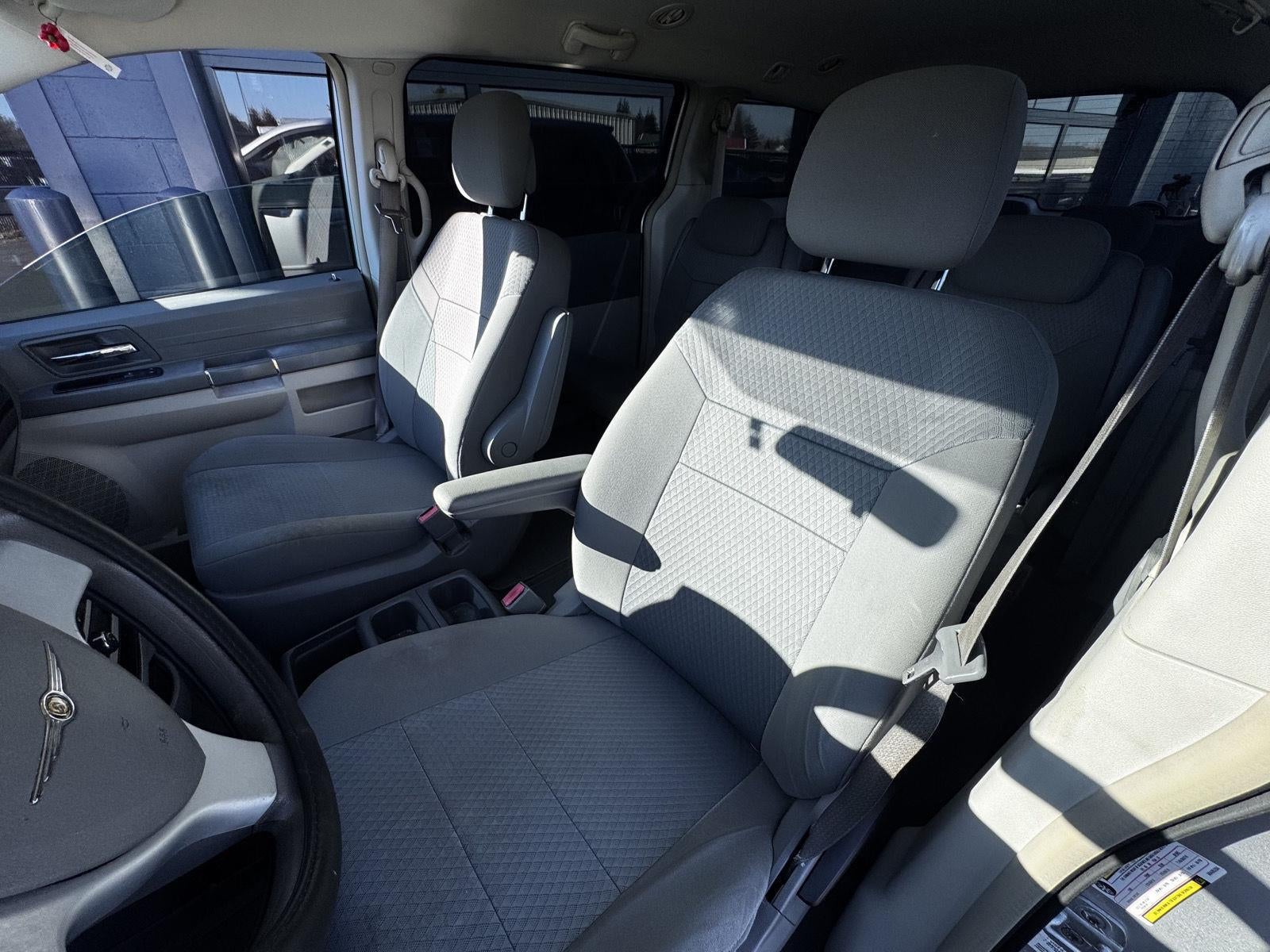 2010 Chrysler Town & Country LX