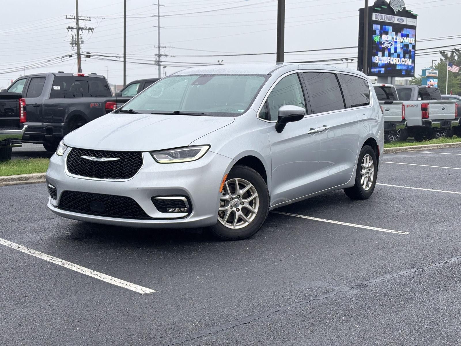 2023 Chrysler Pacifica Touring L