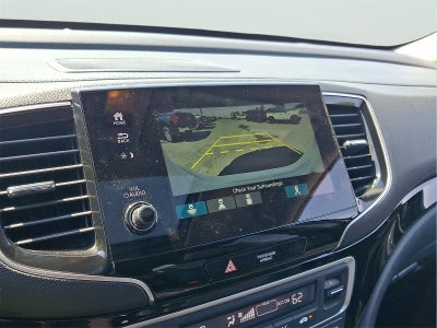 2022 Honda Pilot Touring w/Rear Captain's Chairs
