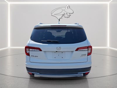 2022 Honda Pilot Touring w/Rear Captain's Chairs