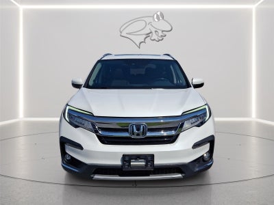 2022 Honda Pilot Touring w/Rear Captain's Chairs