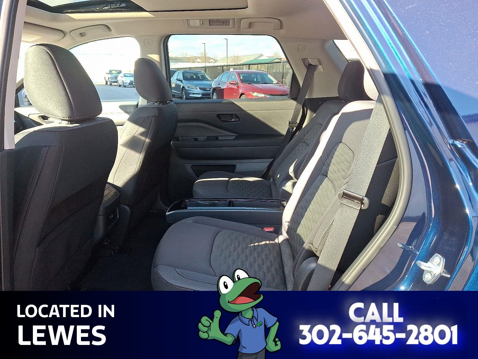 2025 Nissan Pathfinder SV