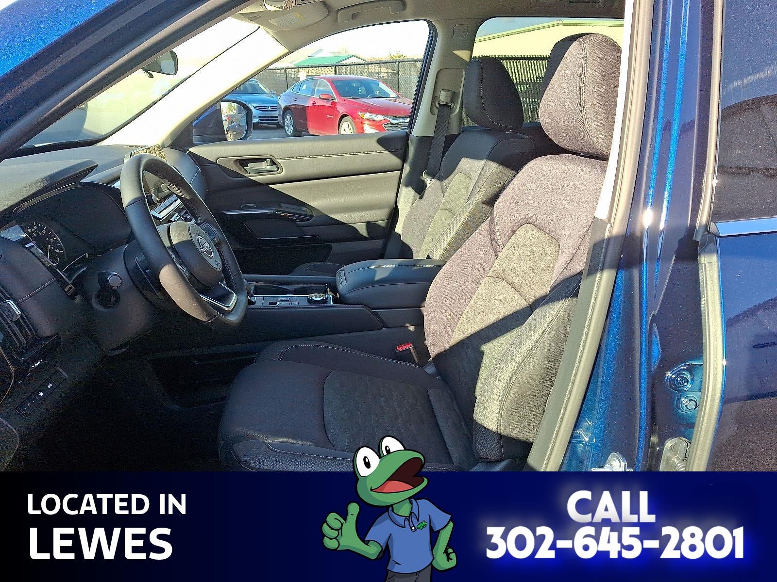 2025 Nissan Pathfinder SV