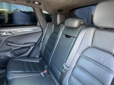 2015 Porsche Macan Turbo